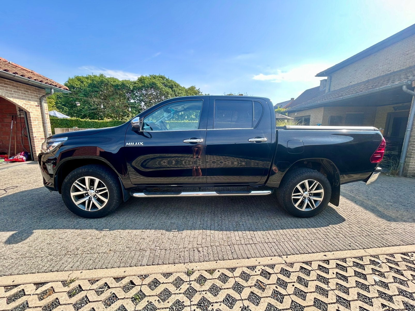 Toyota Hilux 2.4 D-4D 4WD Invincible50 Chrome, Auto's, Automaat, 3500 kg, 4 cilinders, Zwart