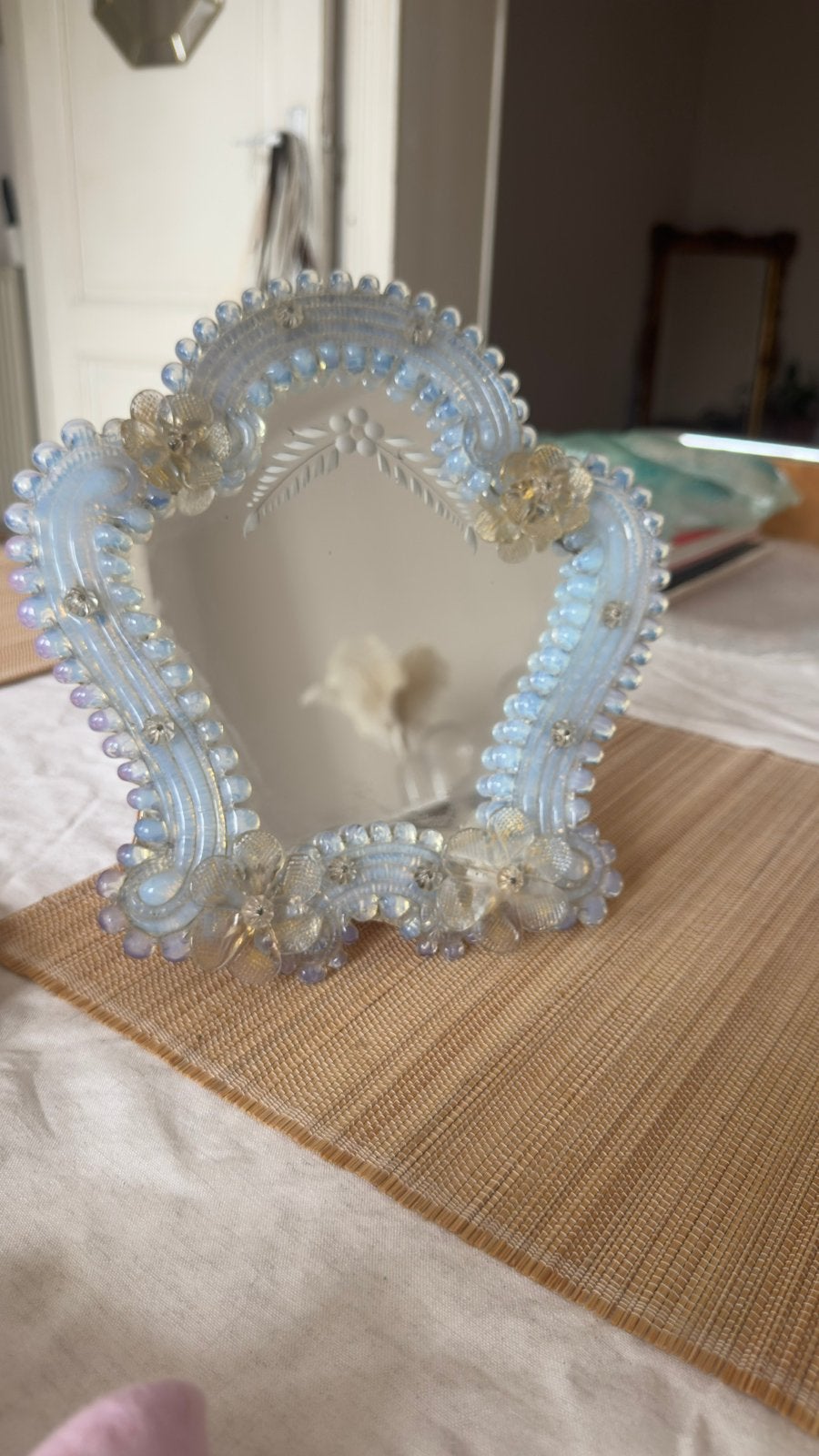 Magnifique miroir venitien opaline italie, Antiquités & Art, Enlèvement ou Envoi, Autres formes, Moins de 50 cm, Moins de 100 cm