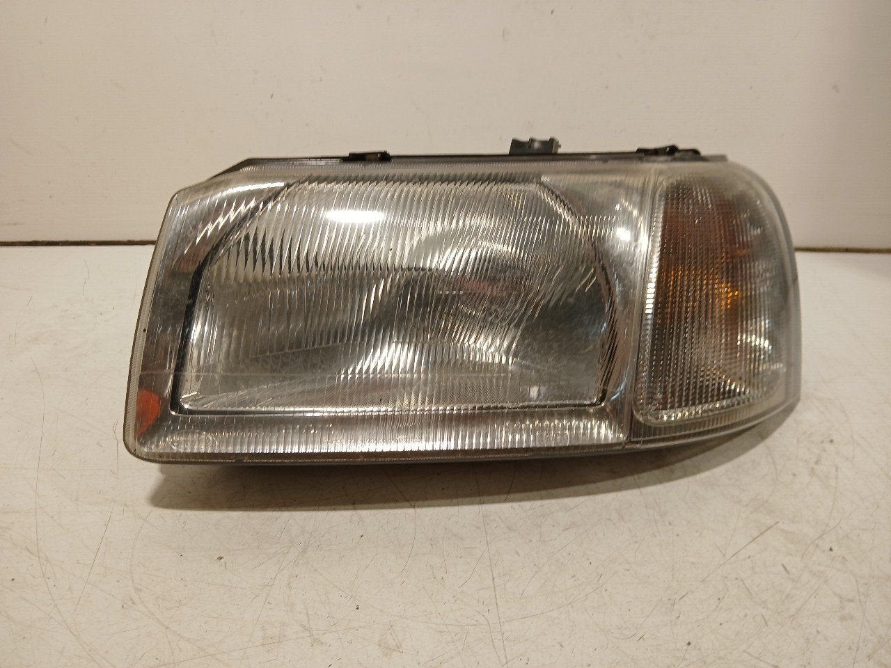 Koplamp links Land Rover Freelander, Onderdelen@venauto.nl, Van der Ven Autorecycling B.V., Ettenseweg 76, 4706 PB Roosendaal, The Netherlands