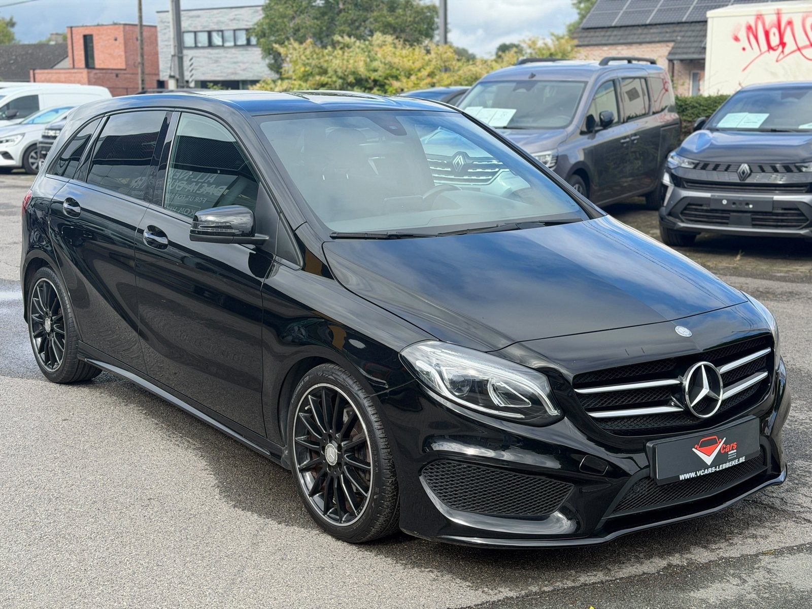 Mercedes B180 benzine automaat Amg night edition garantie, Auto's, Monovolume, Zwart, Bedrijf, 5 deurs