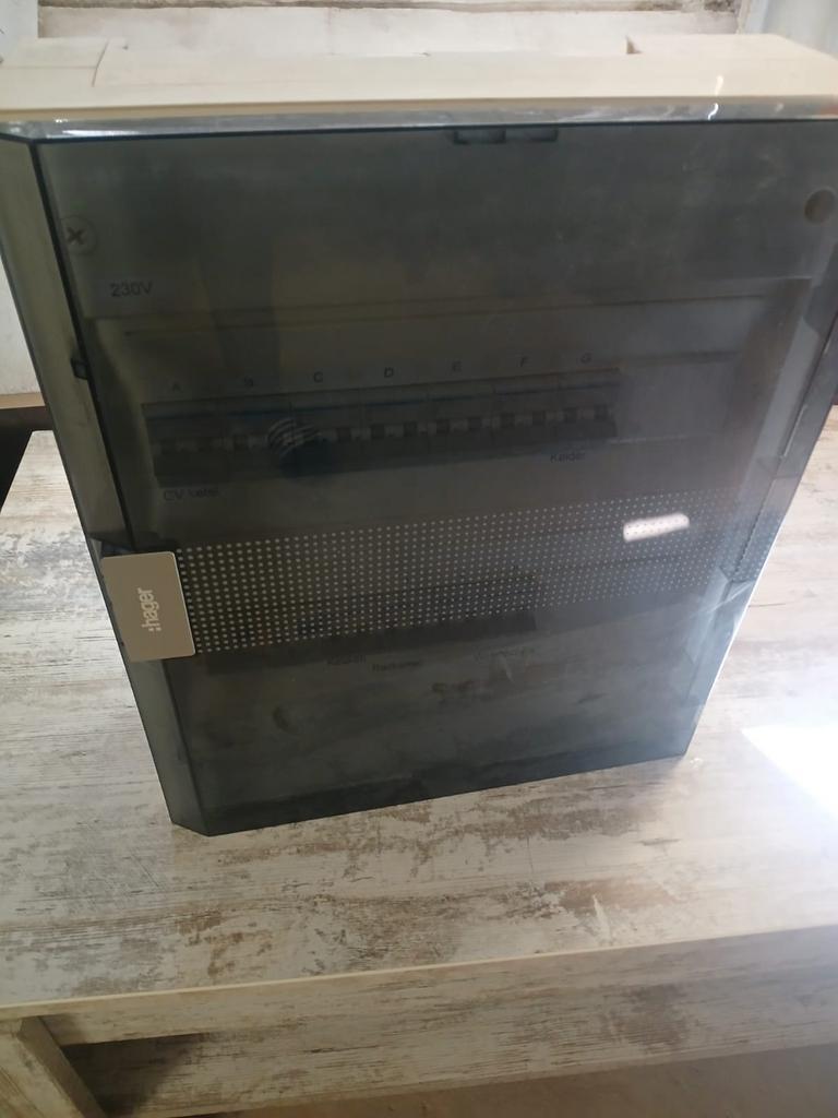 Elektrische groepenkast / zekeringkast (230V) – compleet, Doe-het-zelf en Bouw, Elektriciteit en Kabels, Gebruikt, Schakelaar