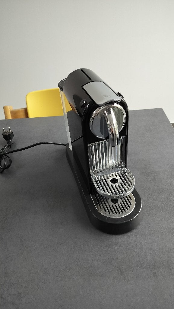 Nespresso koffiemachine voor de normale cups, Electroménager, Enlèvement, Utilisé, Cafetière, Réservoir d'eau amovible