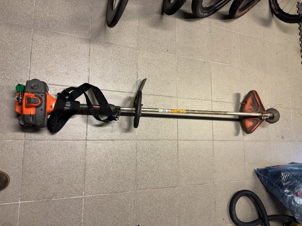 Husqvarna Bosmaaier, Jardin & Terrasse, Débroussailleuses, Enlèvement ou Envoi, Utilisé, Essence, Husqvarna