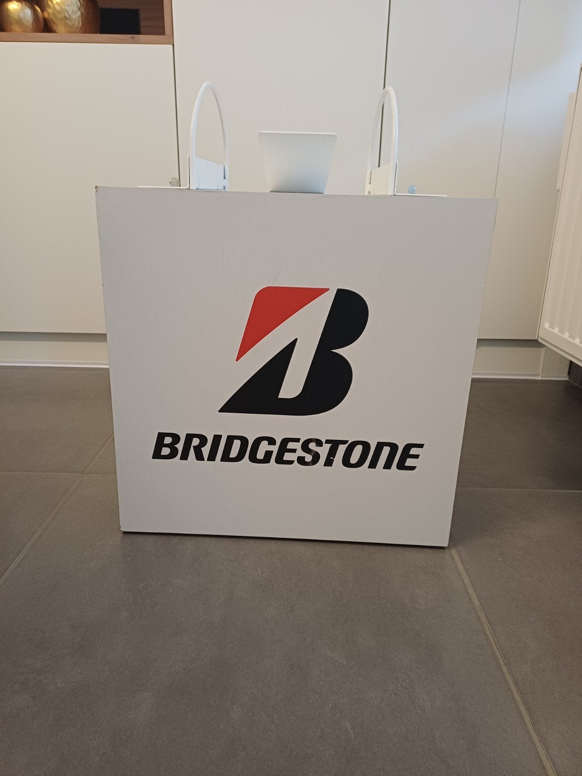 support de pneu bridgestone, Enlèvement