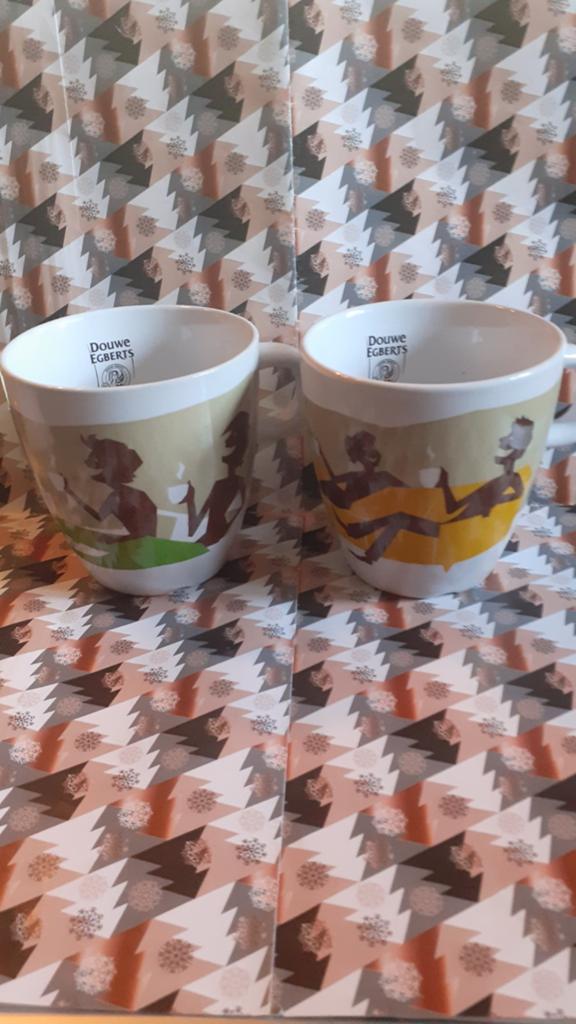2 tasses mug douwe egberts neuf, Huis en Inrichting, Keuken | Servies, Ophalen of Verzenden, Nieuw, Keramiek, Kop(pen) en/of Schotel(s)