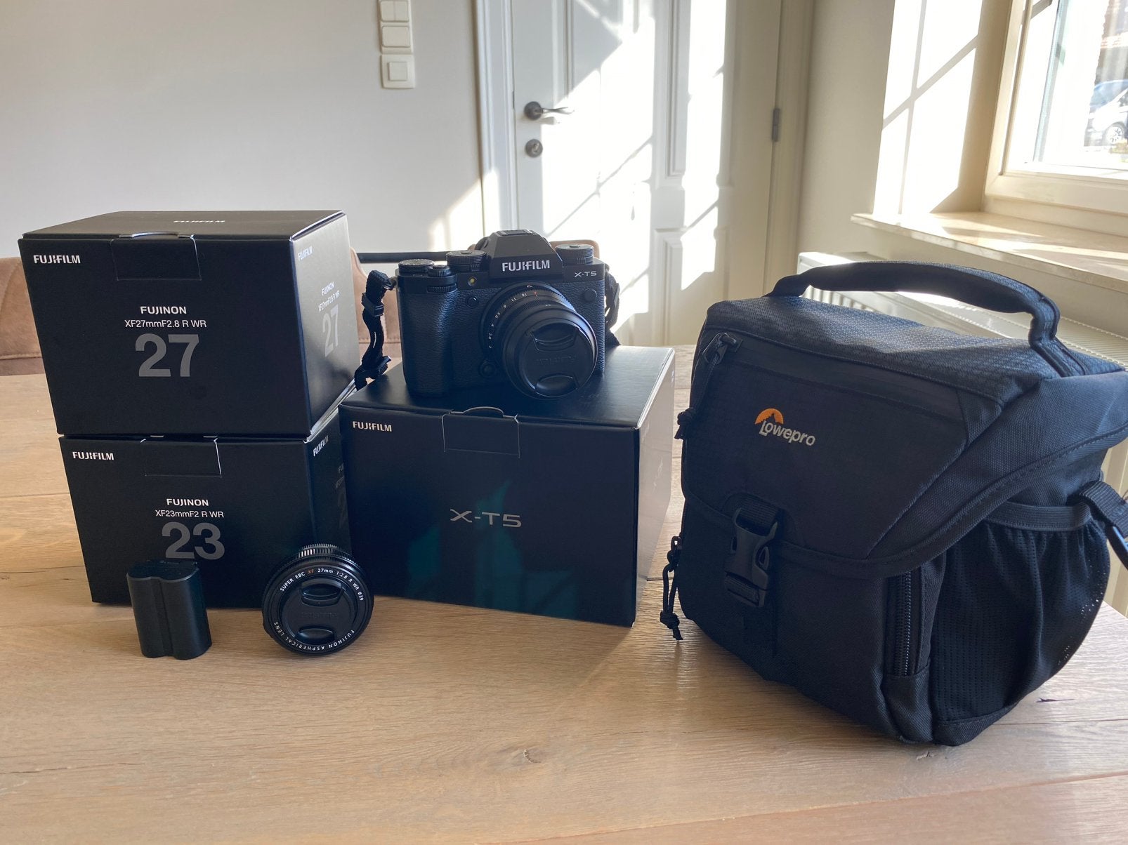 Fujifilm XT5 + XF 23 mm f/2,0 R WR + XF 27 mm f/2,8 R WR, TV, Hi-fi & Vidéo, Câble USB, Comme neuf, Reflex miroir, 40 mégapixels