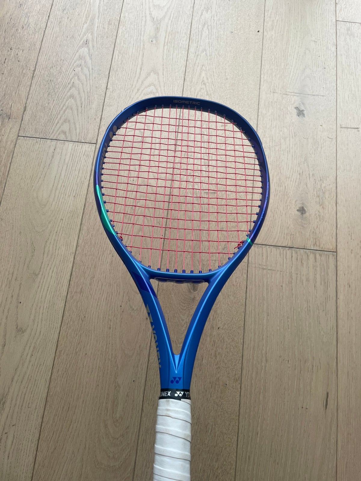 2x Yonex Ezone 2025 — Presque neuf + nouveau cordage Yonex, Sports & Fitness, L2, Autres marques, Enlèvement ou Envoi, Raquette