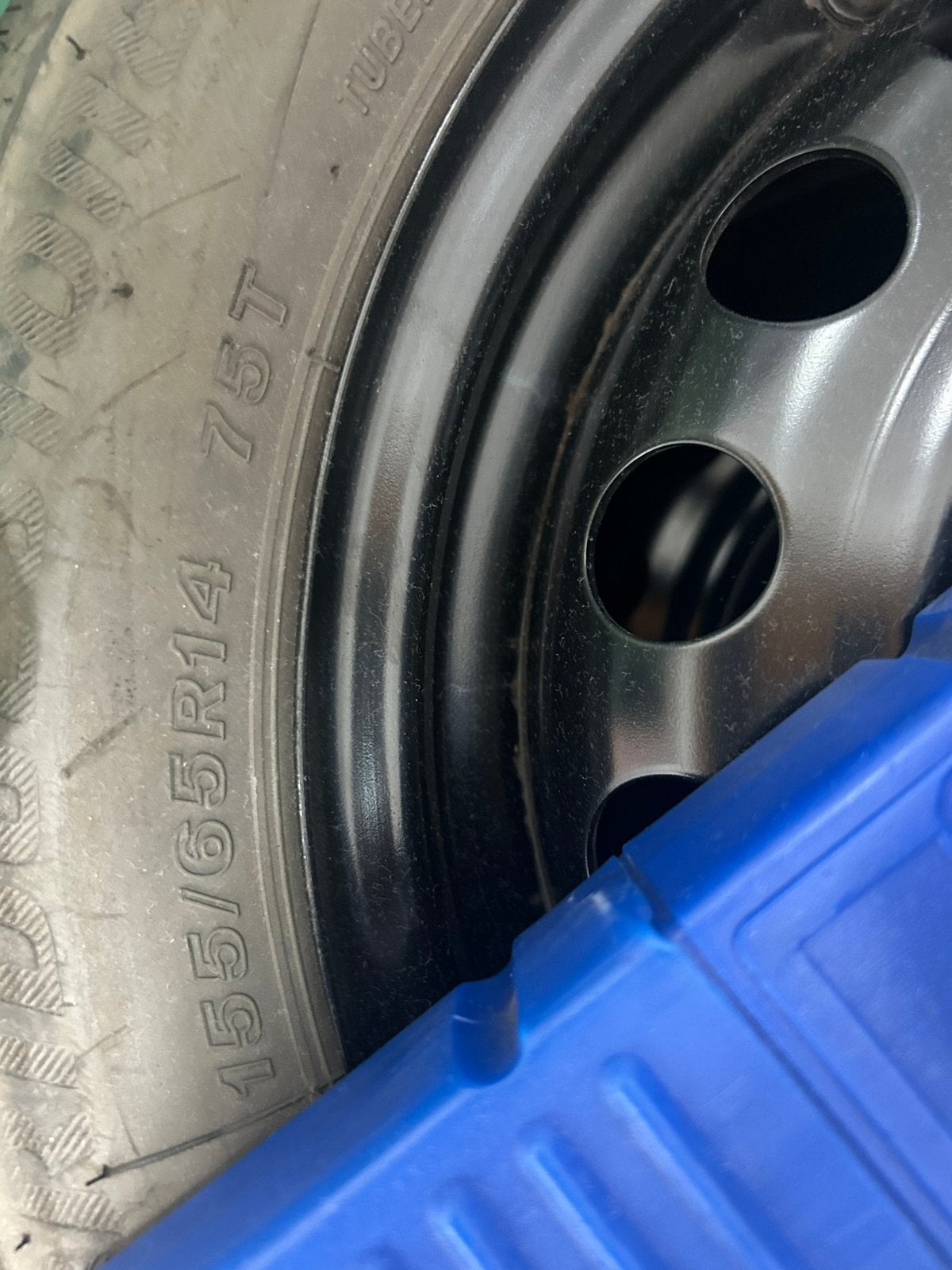 ️ À VENDRE ️ 4 pneus d’hiver Bridgestone avec jantes en tôle, Enlèvement, Comme neuf