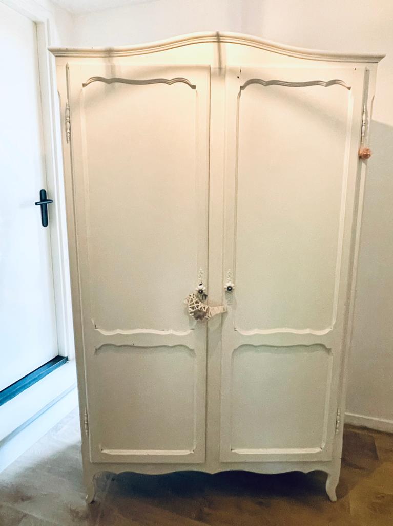 Mooie witgeverfde kast, Huis en Inrichting, Kasten | Kleerkasten, Gebruikt, 150 tot 200 cm, 100 tot 150 cm, 50 tot 75 cm, Met deur(en)