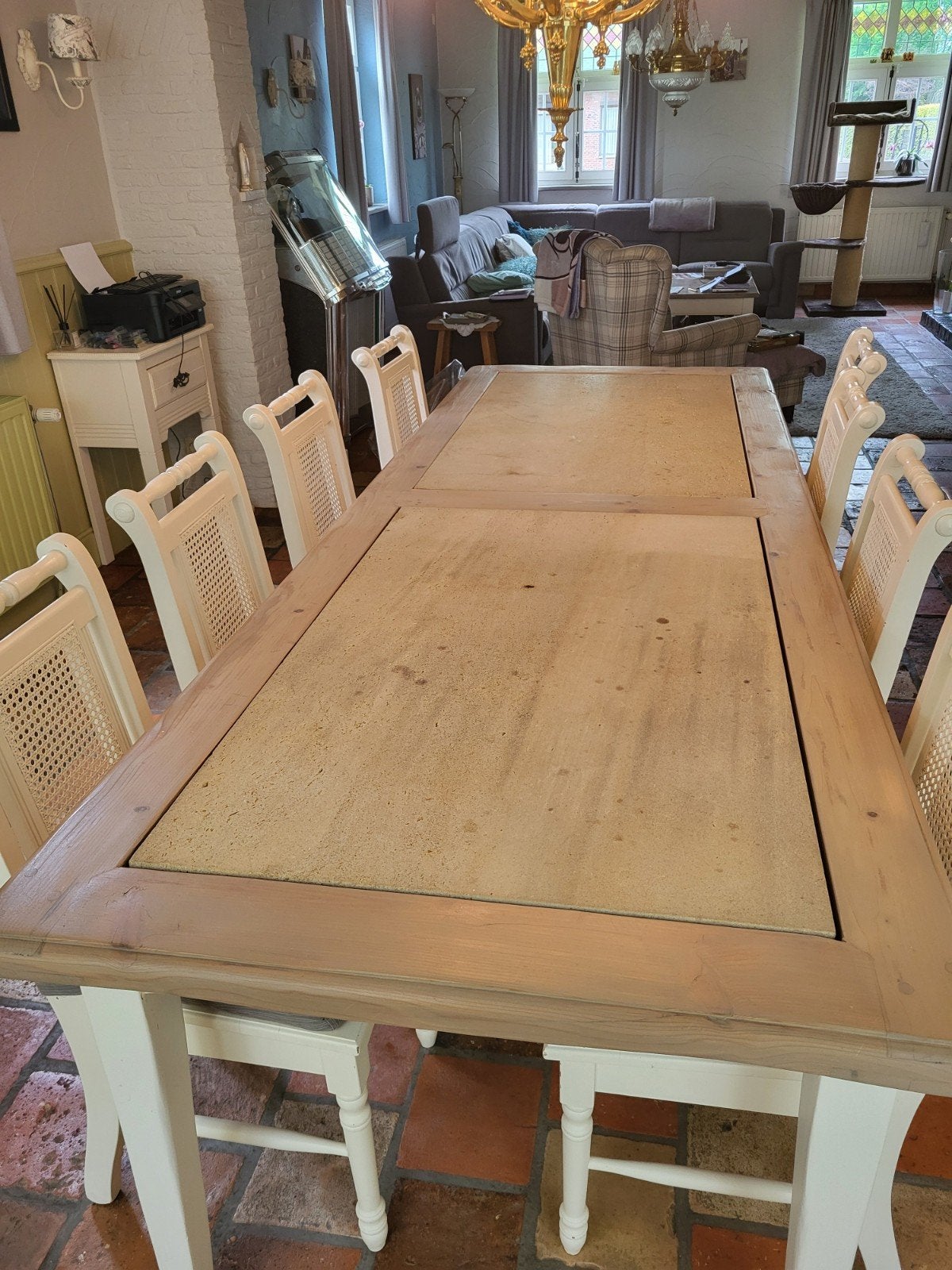 Grenen tafel met zandsteen, Ophalen