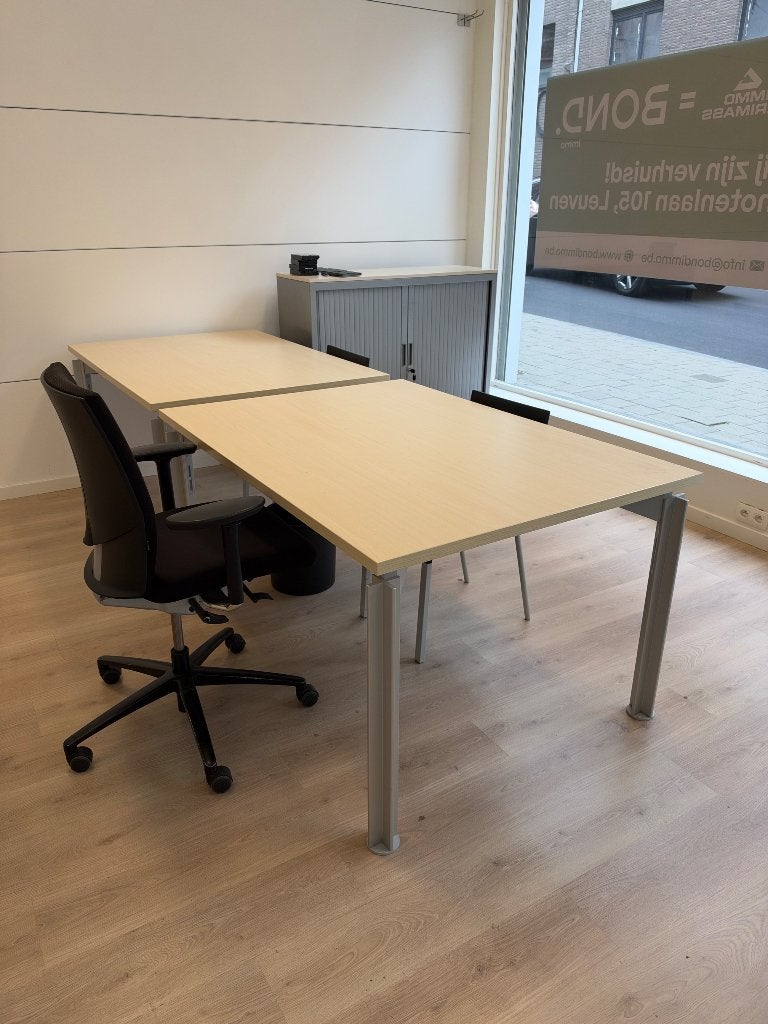 Merk Bulo: Degelijke verstelbare bureaus te koop – €25/stuk, Maison & Meubles, Autres marques, Bureau d'ordinateur, 100 cm, Comme neuf