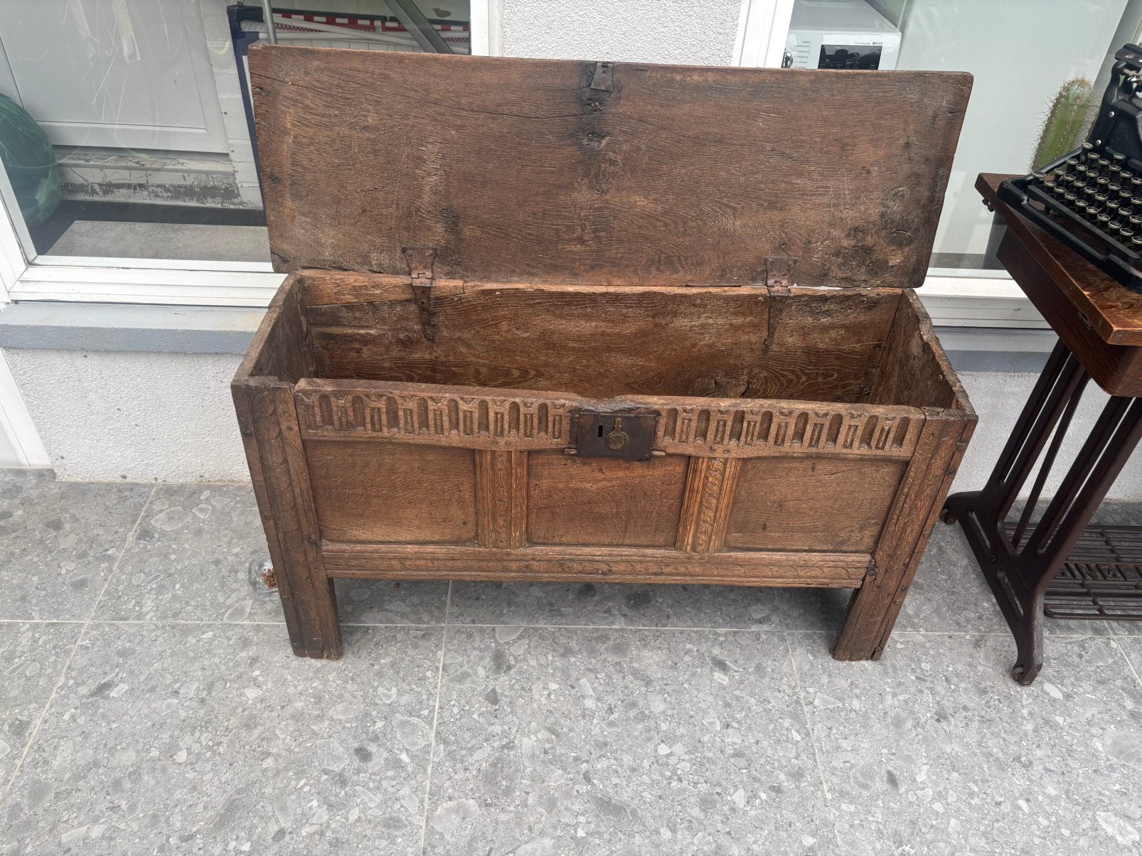 Le coffre en bois ancien, Enlèvement, Comme neuf