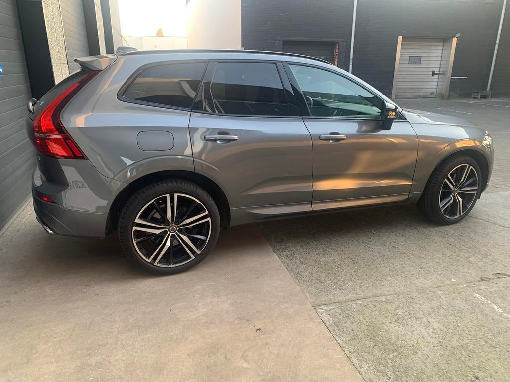 Volvo Xc60 B5 benzine mild hybrid R design plus dark, Auto's, Automaat, Dealer onderhouden, Euro 6, 4 cilinders