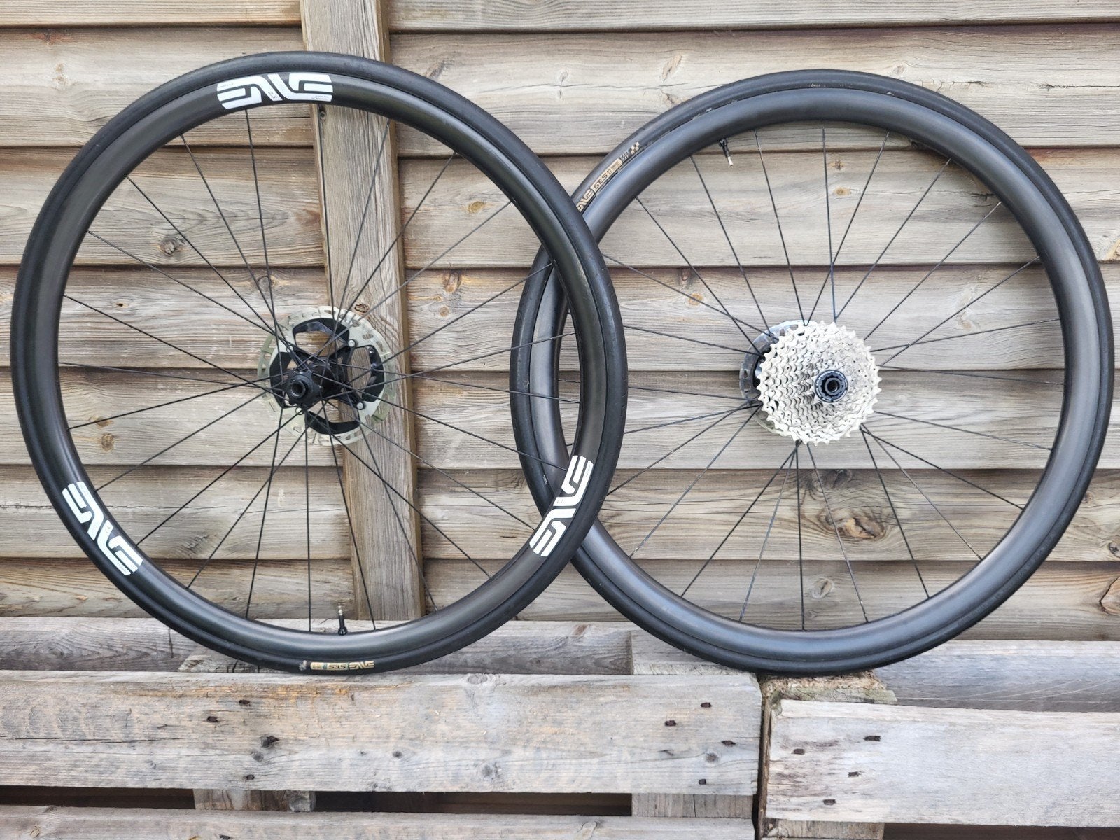 Enve 2.3 carbon  wielen, Ophalen, Carbon