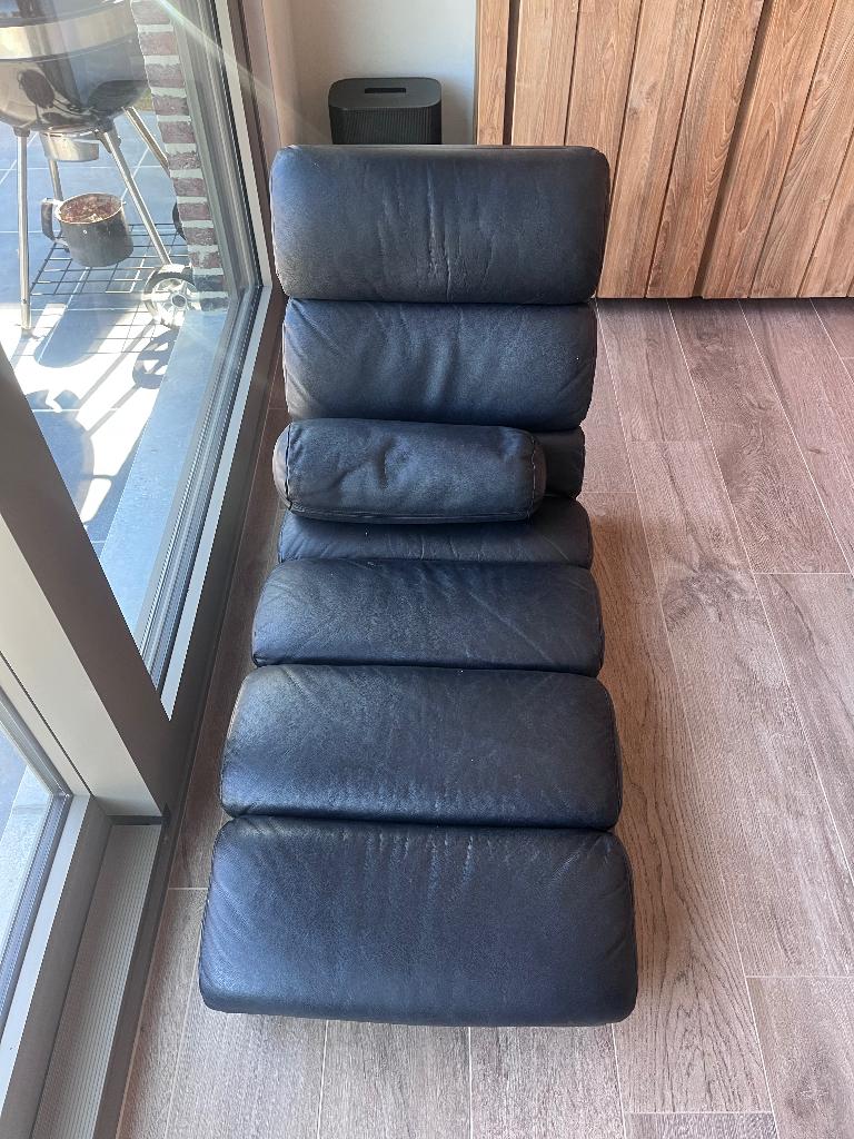 Zwarte vloerstoel, Huis en Inrichting, Zetels | Zetels, Ophalen, Eenpersoons, 100 tot 125 cm, Leer