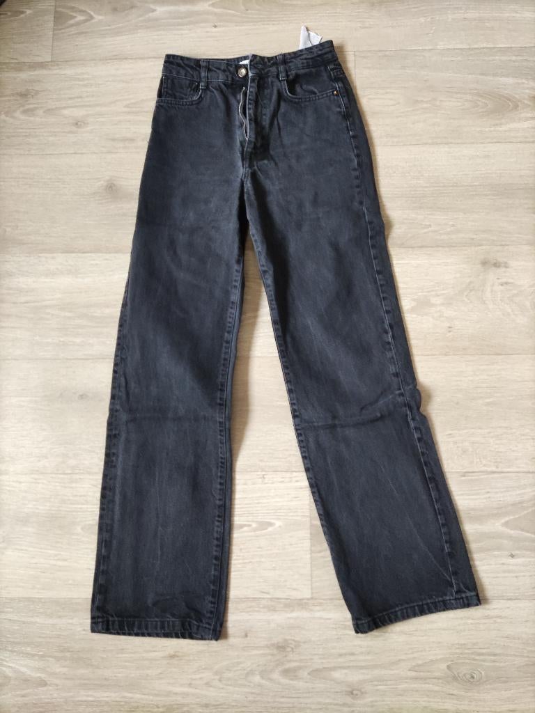 jeans Zara confectiemaat 34 in nieuwstaat (ev + crop top), Ophalen of Verzenden, Zo goed als nieuw, W27 (confectie 34) of kleiner