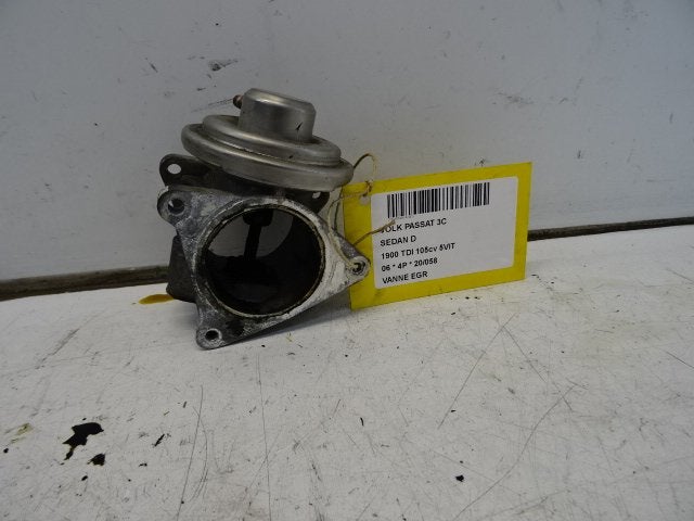 VANNE EGR Volkswagen Passat (3C2) (038129637D), Autos : Pièces & Accessoires, Utilisé, Volkswagen