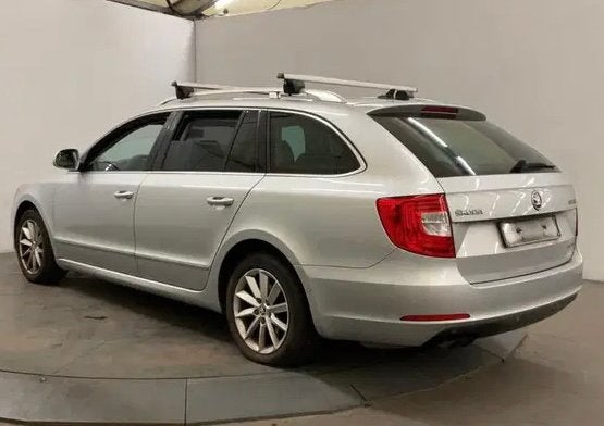 Skoda Superb 1.6TDI Full Option 230.000Km Xenon Pano Cuir, Auto's, Skoda, Euro 5, 1600 cc, Leder, 5 deurs