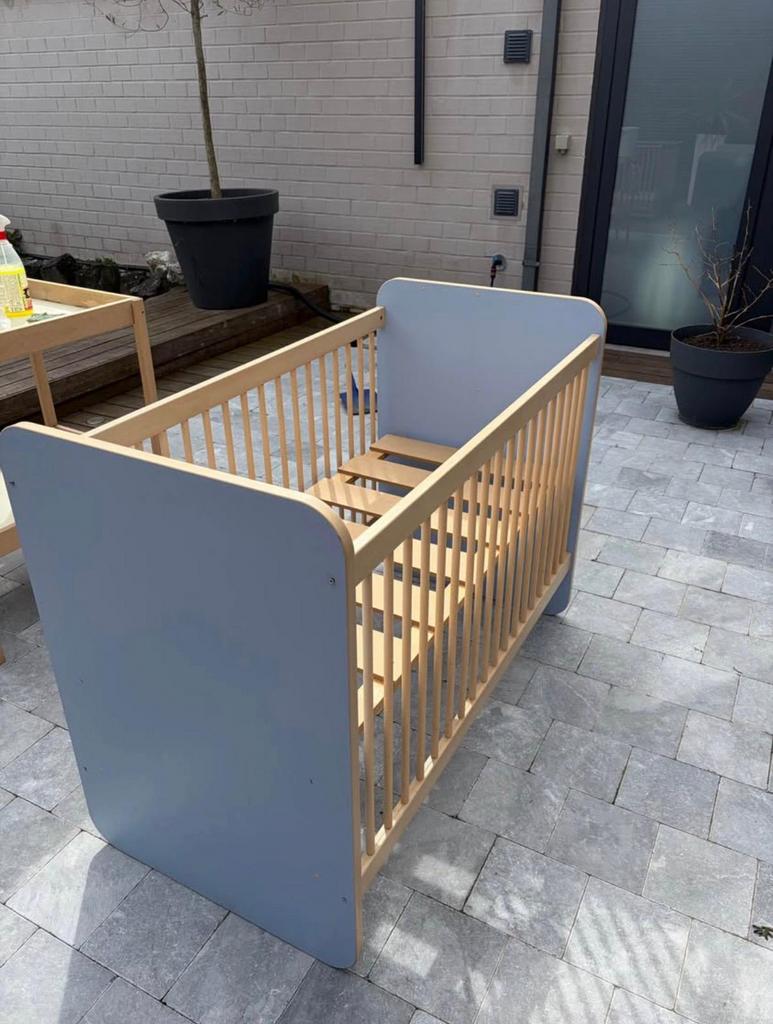 Affaires pour bébé ( table à langer, parc,lit, parc pliable, Ophalen, Gebruikt, Ledikant