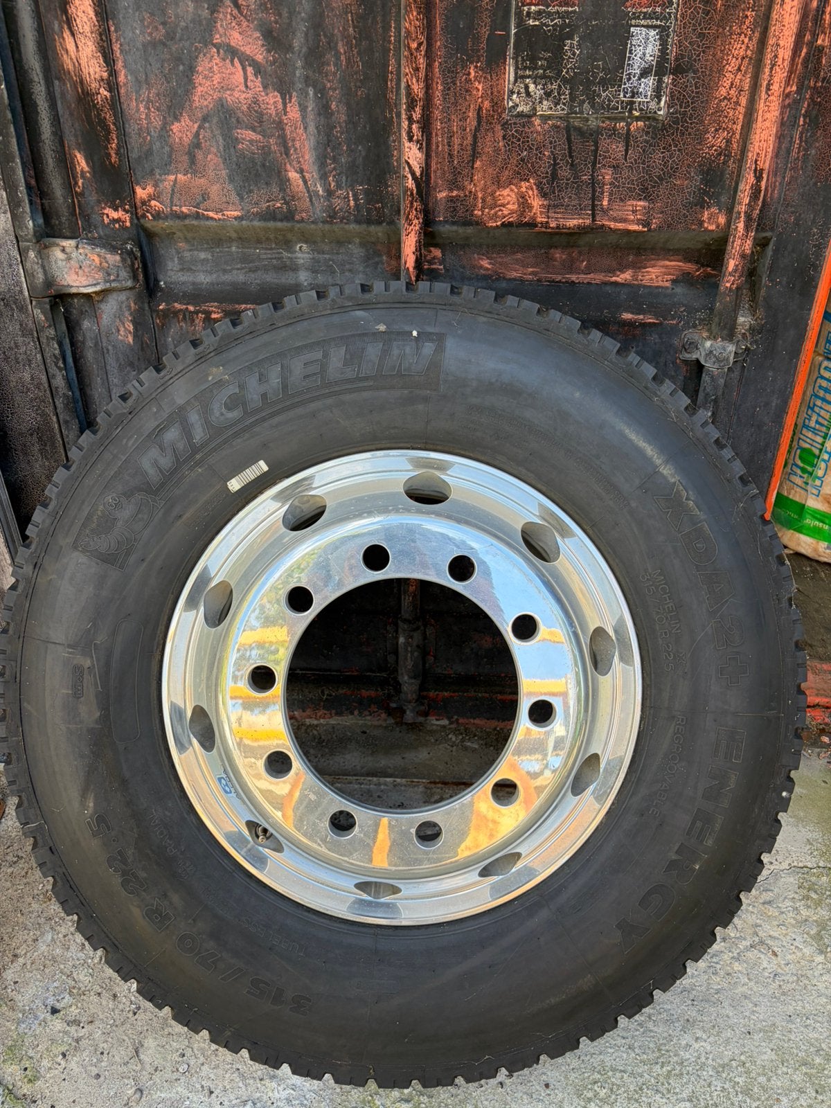 Nieuw wiel en band voor truck, Ophalen, Nieuw