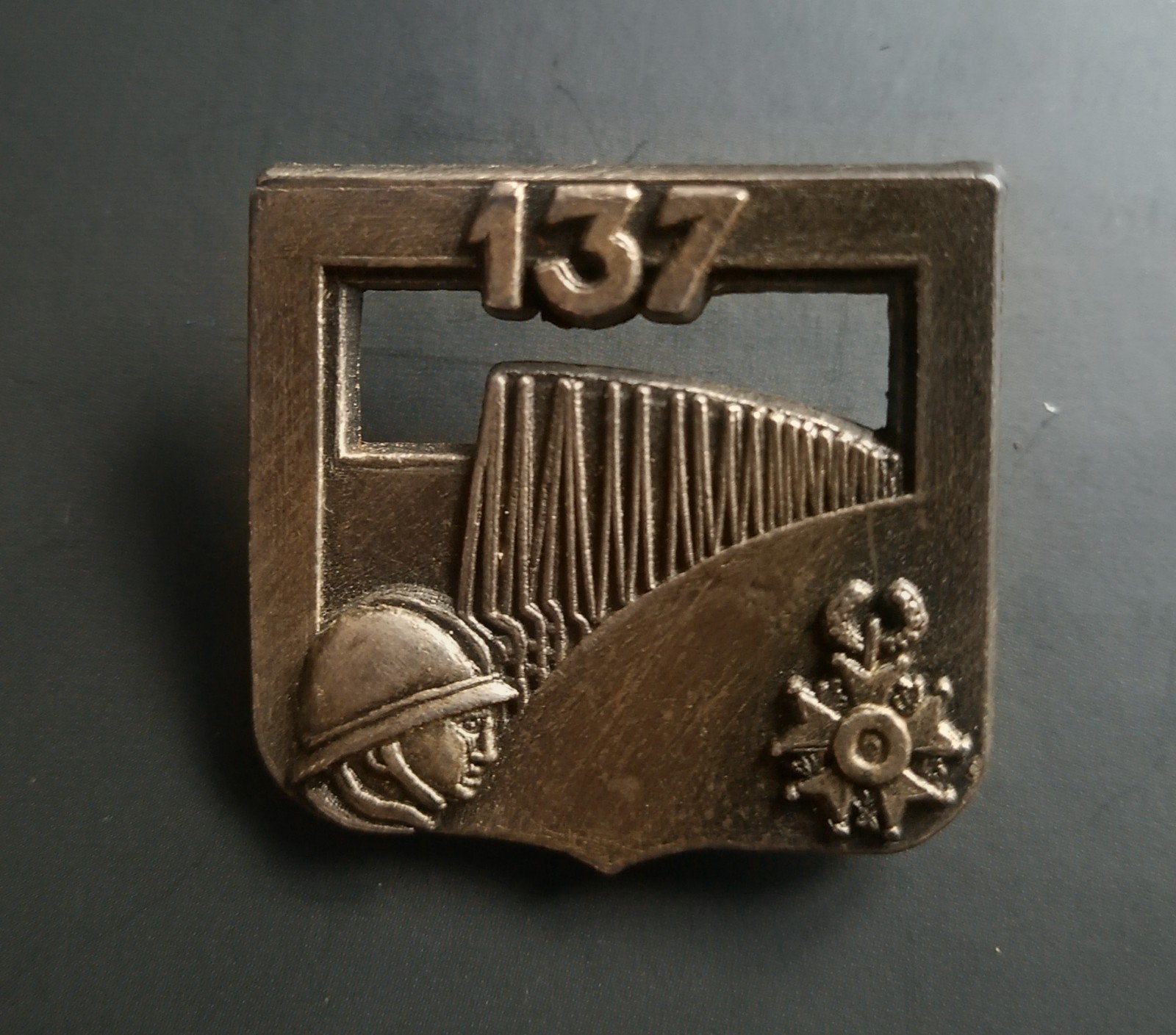 Badge matriculé français 137e régiment d'infanterie, Collections, Armée de terre, Emblème ou Badge