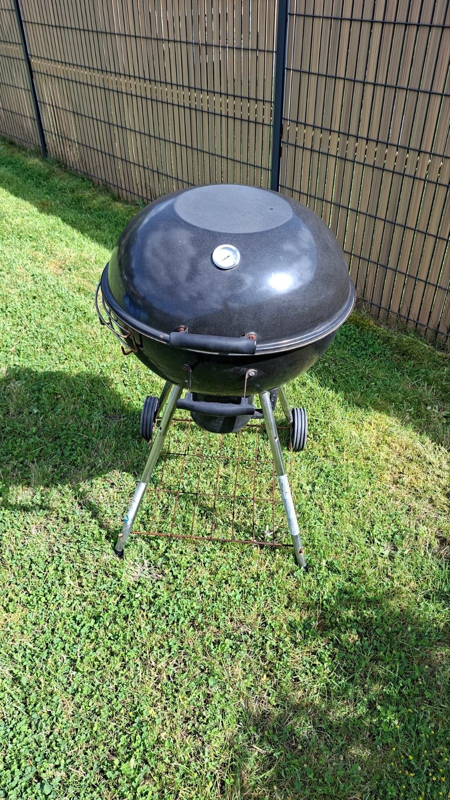 Barbecue au charbon avec couvercle, Tuin en Terras, Houtskoolbarbecues