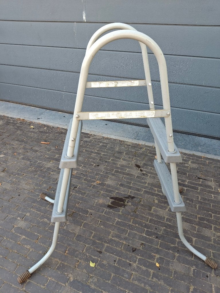 trapje voor zwembad, Ophalen, Zo goed als nieuw, Ladder