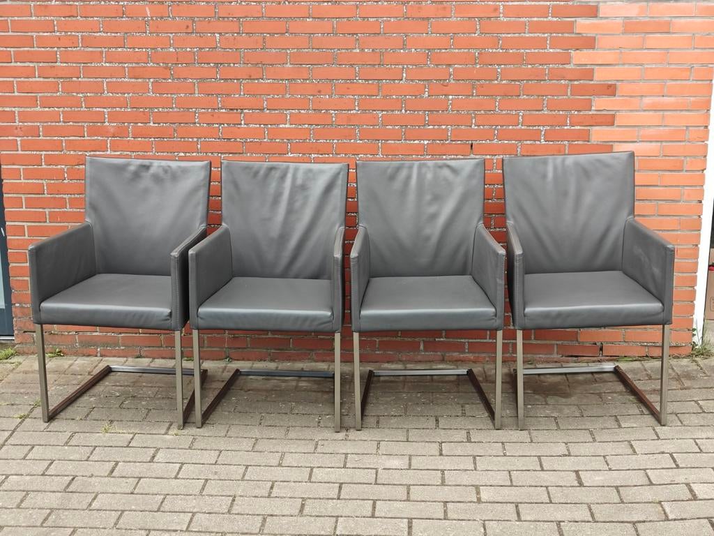4stoelen van Bert plantage, Ophalen