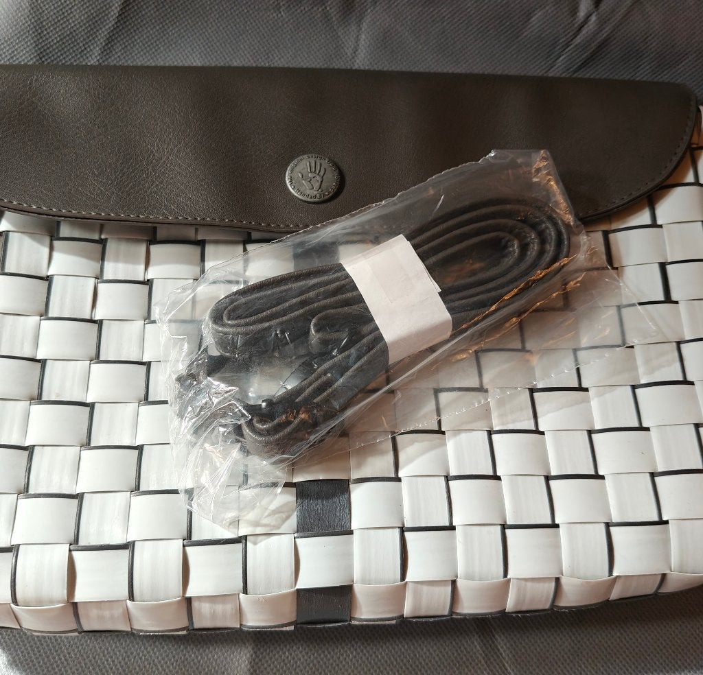 Sac à bandoulière Handed by Uptown, Bijoux, Sacs & Beauté, Sacs | Sacs à bandoulière, Neuf, Autres marques, Gris, Enlèvement ou Envoi