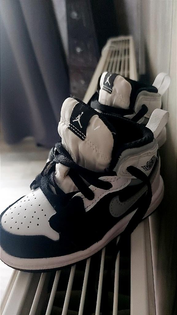 Jordan witte en zwarte basketbalschoen maat 21, Sport en Fitness, Basketbal, Ophalen