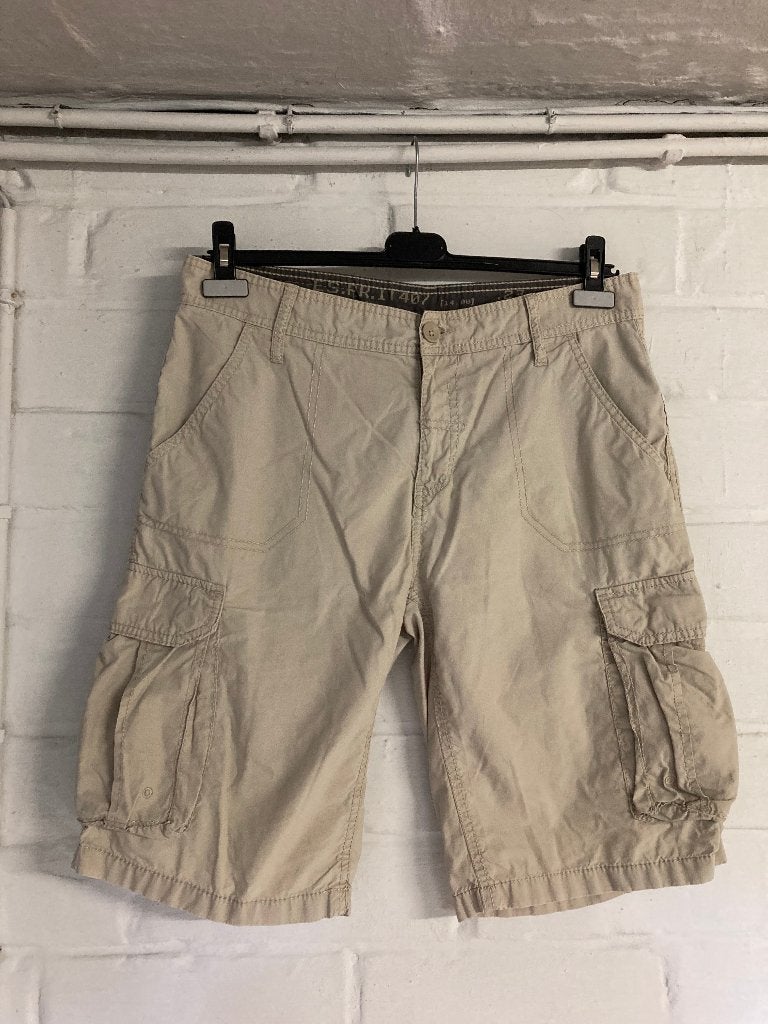 Beige korte broek met onderaan de pijpen een zak Esprit, 33, Kleding | Heren, Beige, Ophalen of Verzenden, Zo goed als nieuw, Esprit