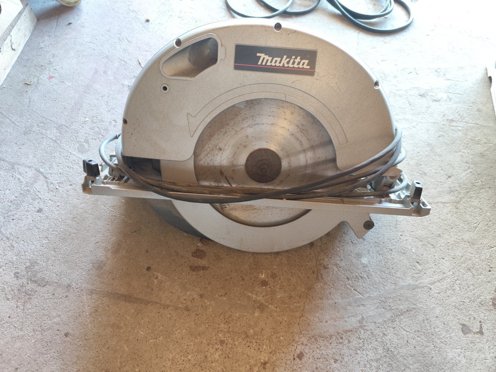 Cirkelzaag MAKITA, Enlèvement