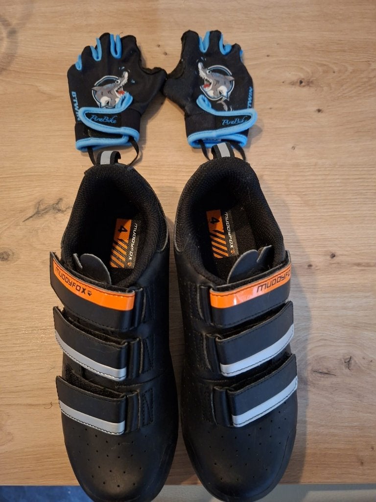 Fietsschoenen maat 36,5 en fietshandschoenen ki d, Ophalen, Zo goed als nieuw, Schoenen