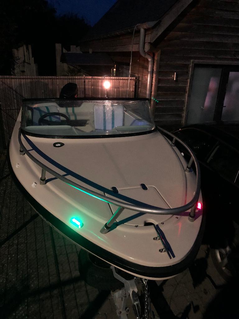 Bateau à moteur