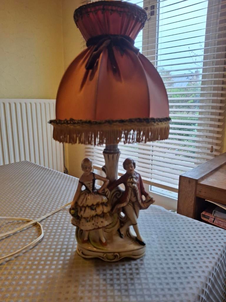 Porseleinen lamp, Ophalen