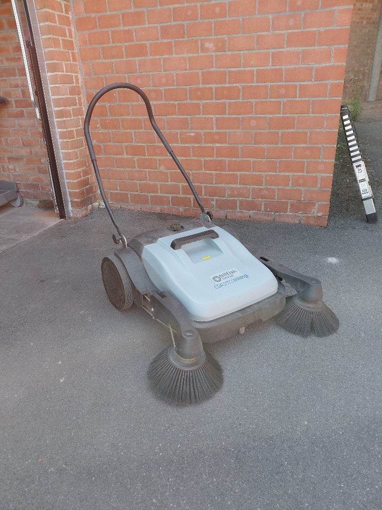 Nilfisk veegmachine, Ophalen, Zo goed als nieuw, Nilfisk