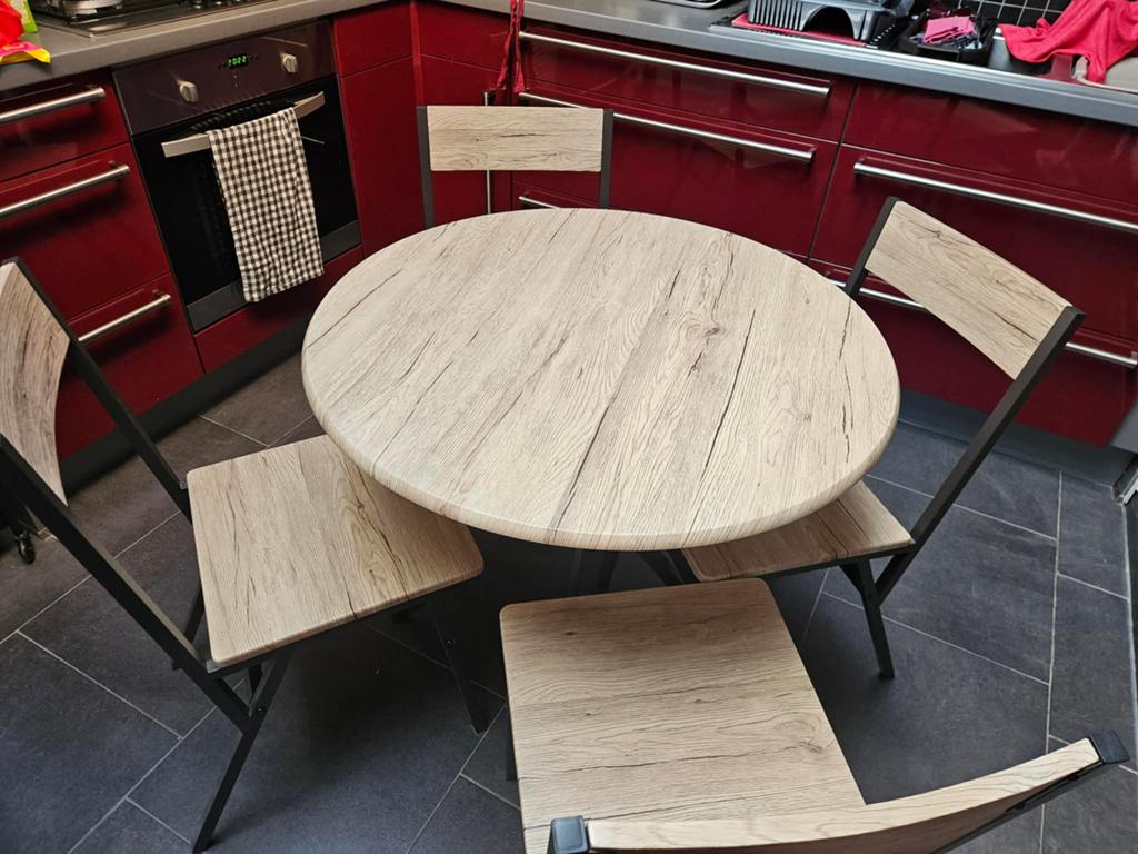 Table et 4 chaises (imitation bois), Ophalen, Zo goed als nieuw