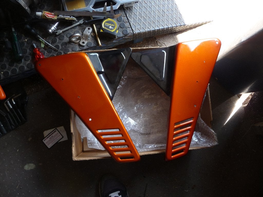 Puntgave set  zijdeksels bevel Ducati 860GT 900GTS, Ophalen of Verzenden, Gebruikt