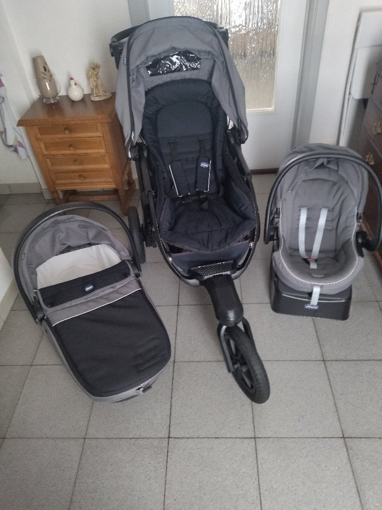 Ensemble combiné Chicco Landau, Maxi Cosy, Poussette., Enfants & Bébés, Autres marques, Poussette combi, Pneus, Enlèvement
