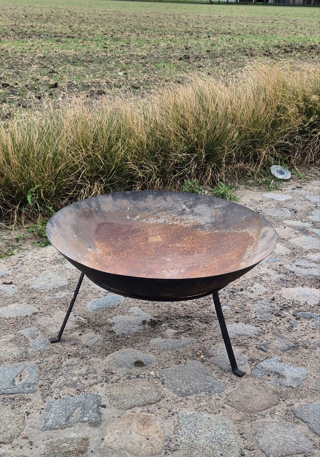 Robuuste stalen vuurschaal op driepoot, Tuin en Terras, Ophalen