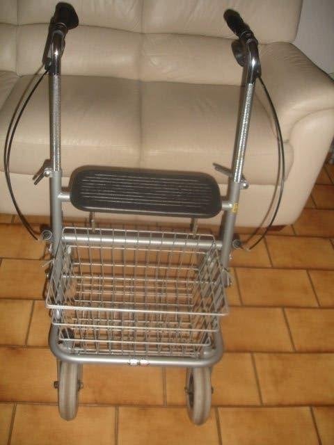 Mooie stevige rollator, bijna niet gebruikt voor € 15,00, Ophalen, Opvouwbaar, Zo goed als nieuw
