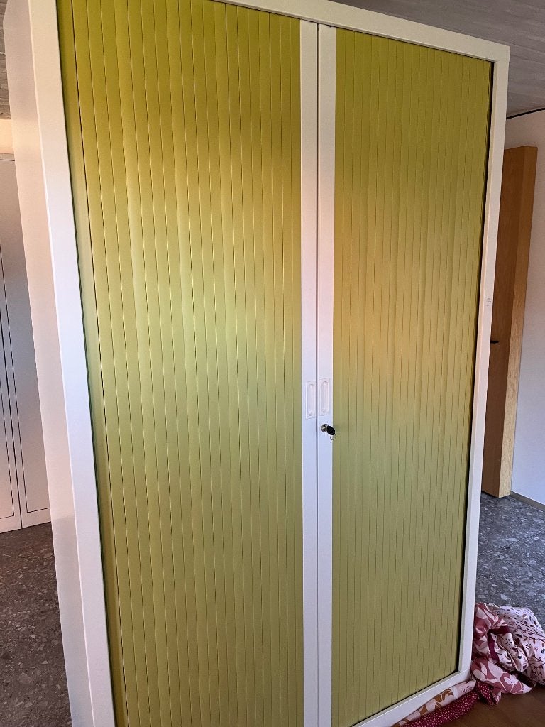 Roldeurkast in zeer goede staat!, Ophalen, Gebruikt, 100 tot 150 cm, Metaal