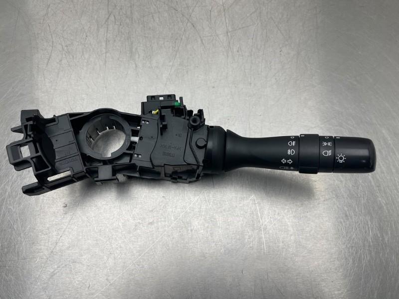 INTERRUPTEUR D'ECLAIRAGE Yaris III (P13) (|17F938|0D300|), Dhr. M. Roggen, Toyota, Stadsweg 37 37
9917 PV  WIRDUM GR., NL, Utilisé