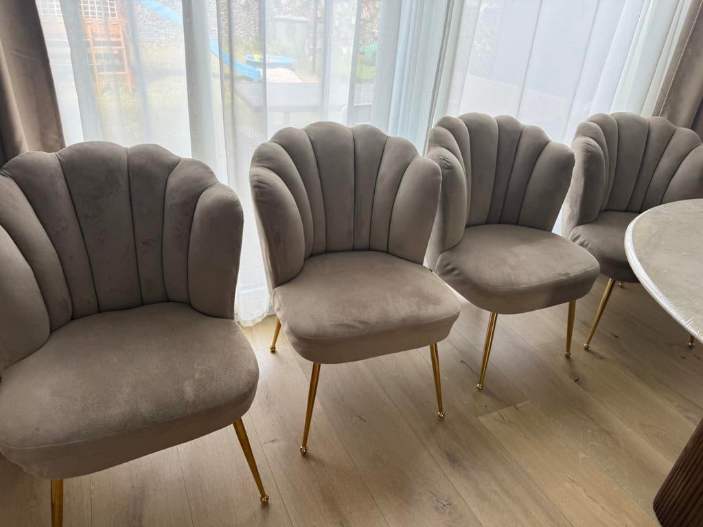 4 Taupe velours Stoelen met Gouden Poten - Elegant en Modern, Huis en Inrichting, Stoelen, Ophalen, Zo goed als nieuw, Eén