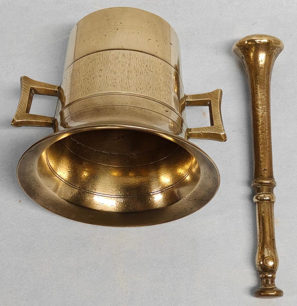 Très beau mortier ancien en bronze avec pilon - Cloche en br, Enlèvement ou Envoi, Bronze