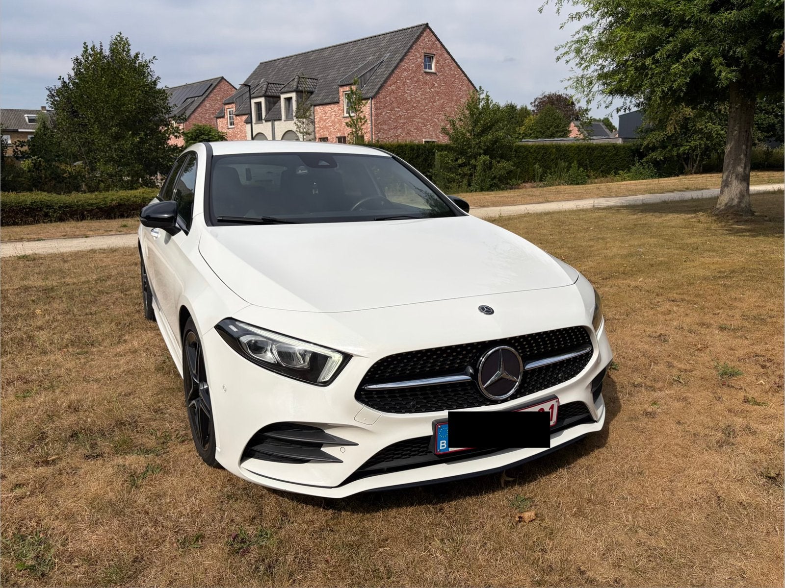 Mercedes-Benz A180 AMG Line nightpack, Auto's, Mercedes-Benz, 1350 kg, Wit, Leder, 5 deurs