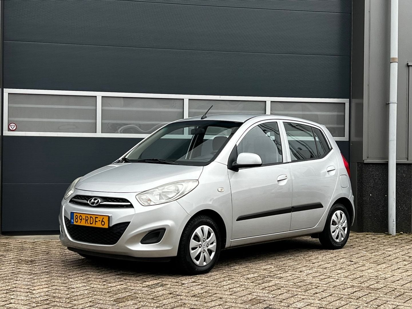 Hyundai i10 1.1 i-Drive Cool bj.2011 Airco|Radio cd|Nap., Autos, Hyundai, Argent ou Gris, Achat, 110 g/km, Boîte manuelle