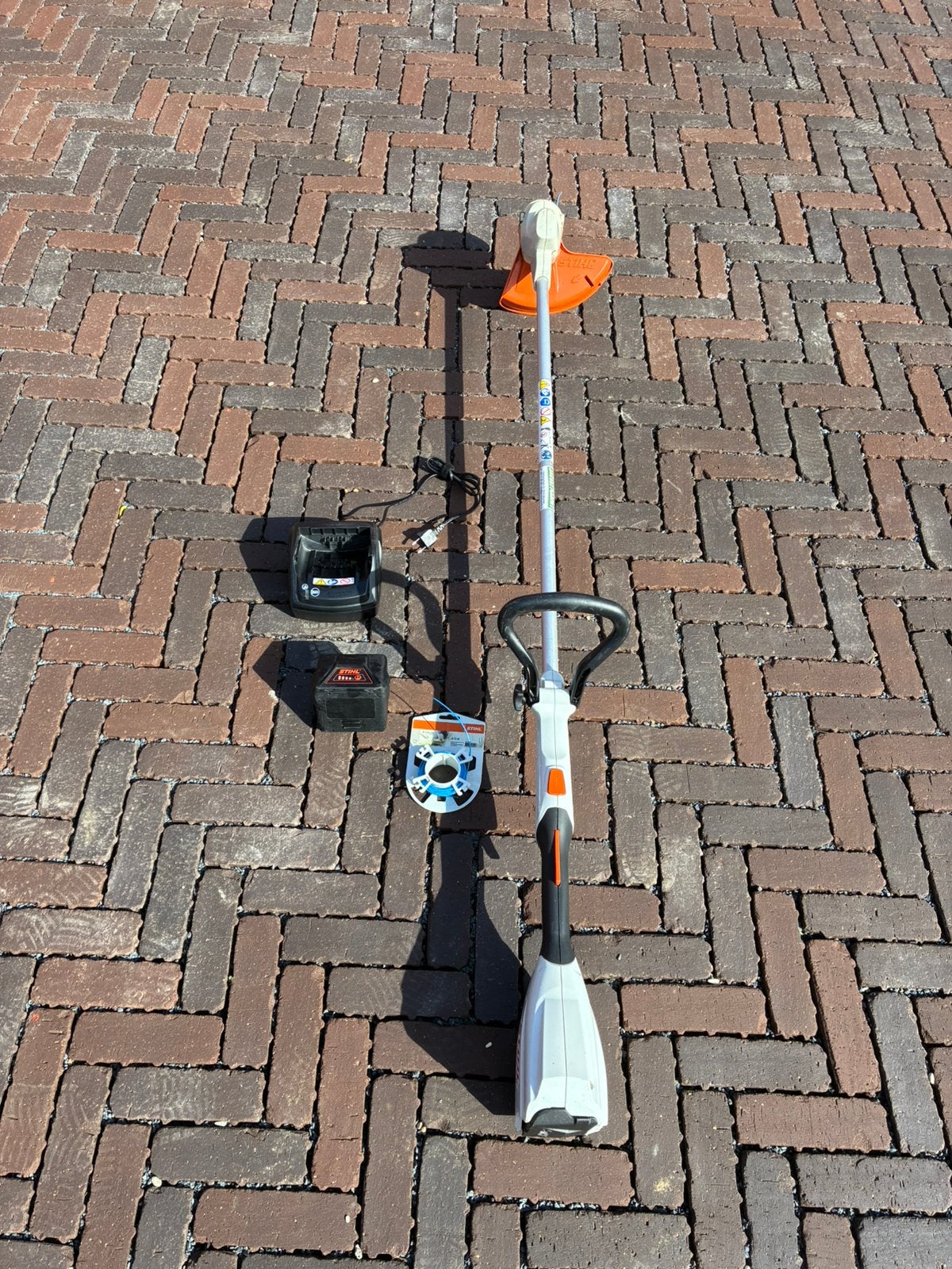 Débroussailleuse stihl, Jardin & Terrasse, Débroussailleuses, Enlèvement, Comme neuf, Batterie