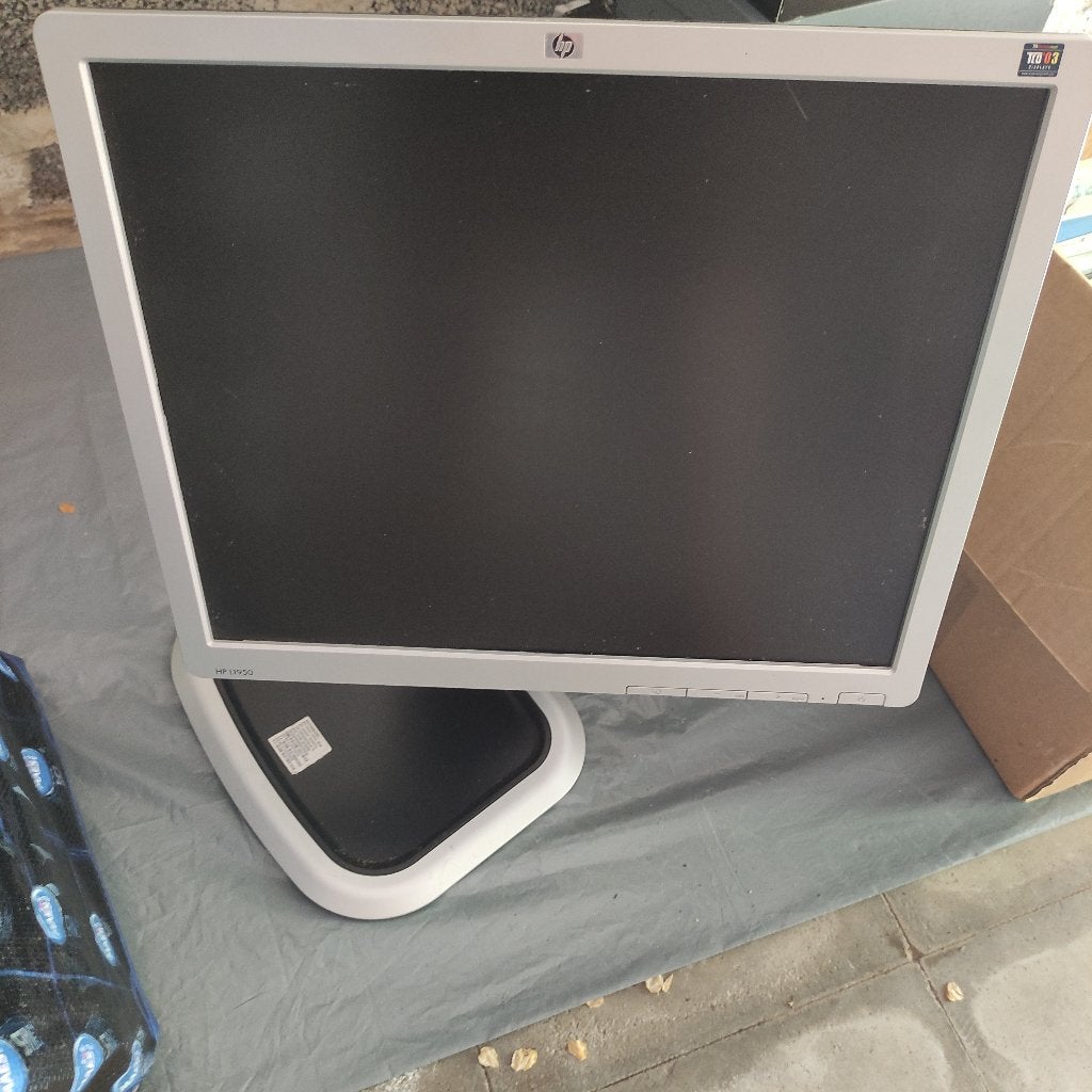 Moniteur PC, réglable en hauteur, Enlèvement, Utilisé, Réglable en hauteur