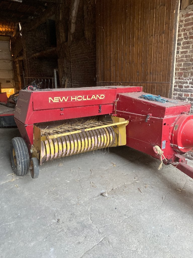 Pers new holland 370, Zakelijke goederen, Landbouw | Werktuigen, Ophalen of Verzenden